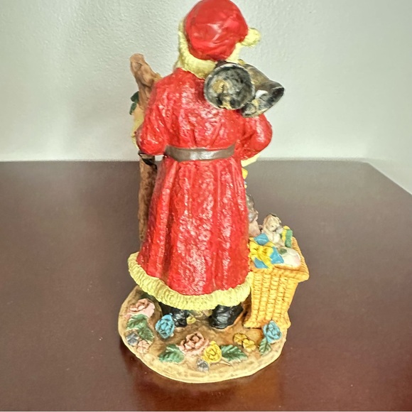 Vintage Resin Santa Figurine with Roses & Wooden Walking Stick - Picture 4 of 10